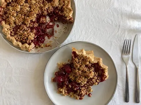 Cherry Crumble Pie with juicy cherry filling, flaky crust, and golden crumble topping.