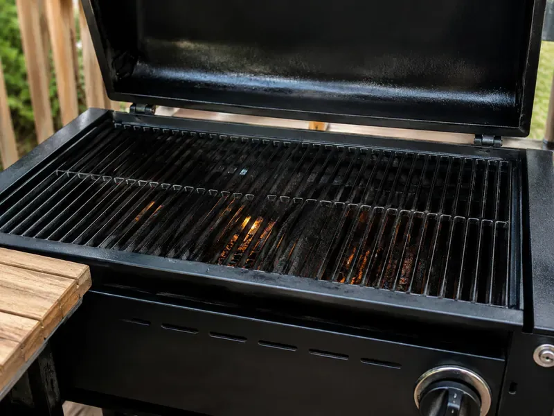 Hot grill or grill pan preheated for cooking steak.
